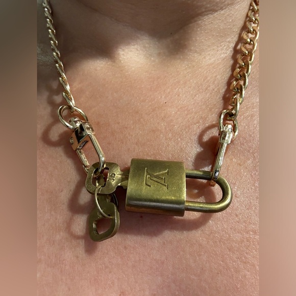 #315 Authentic Louis Vuitton Lock & Keys w/unbranded Chain - Picture 12 of 13